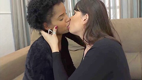 Se Besan Con Negras Muy Ricote