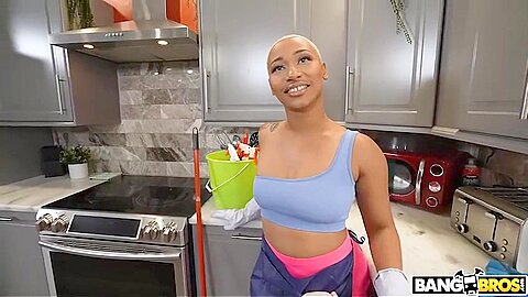 Thick Ass Daphne – The Thickest Cums The Quickest